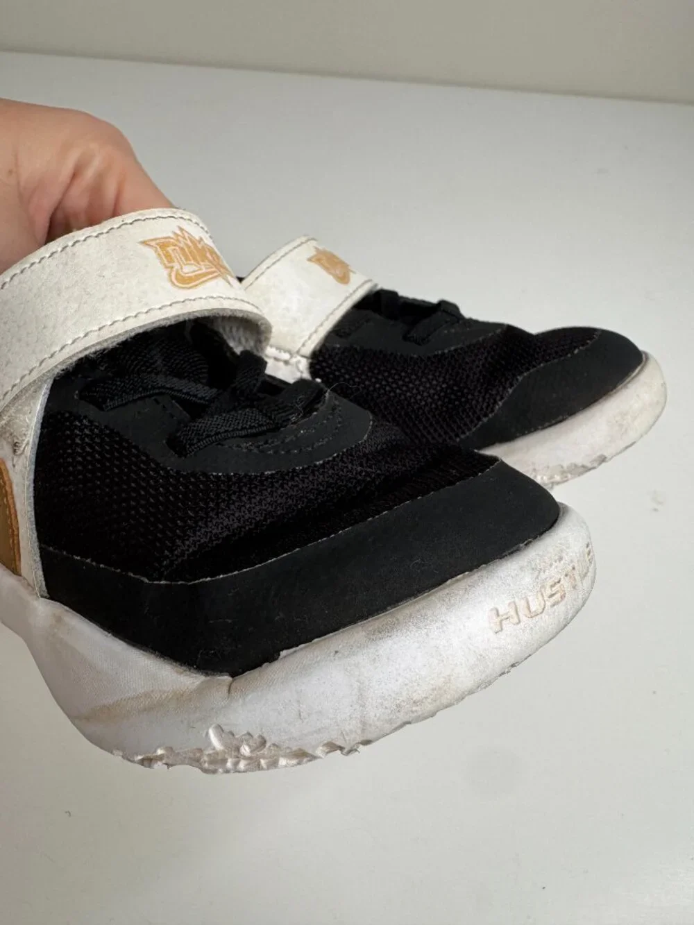Nike Team Hustle D10 Baby Shoes Boys 8C Black White Hook and Loop Strap Leather